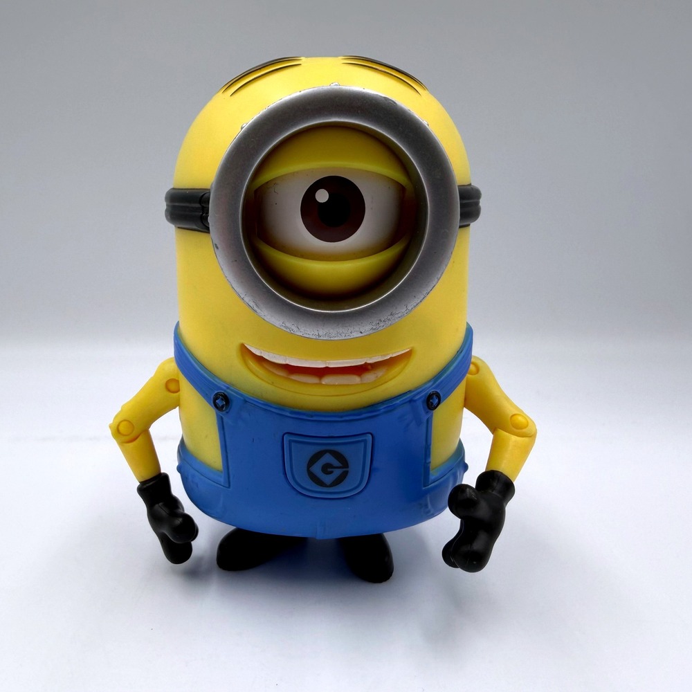 Thinkway Toys Despicable Me Minion Stuart Action Figure Blinking Blue Overalls